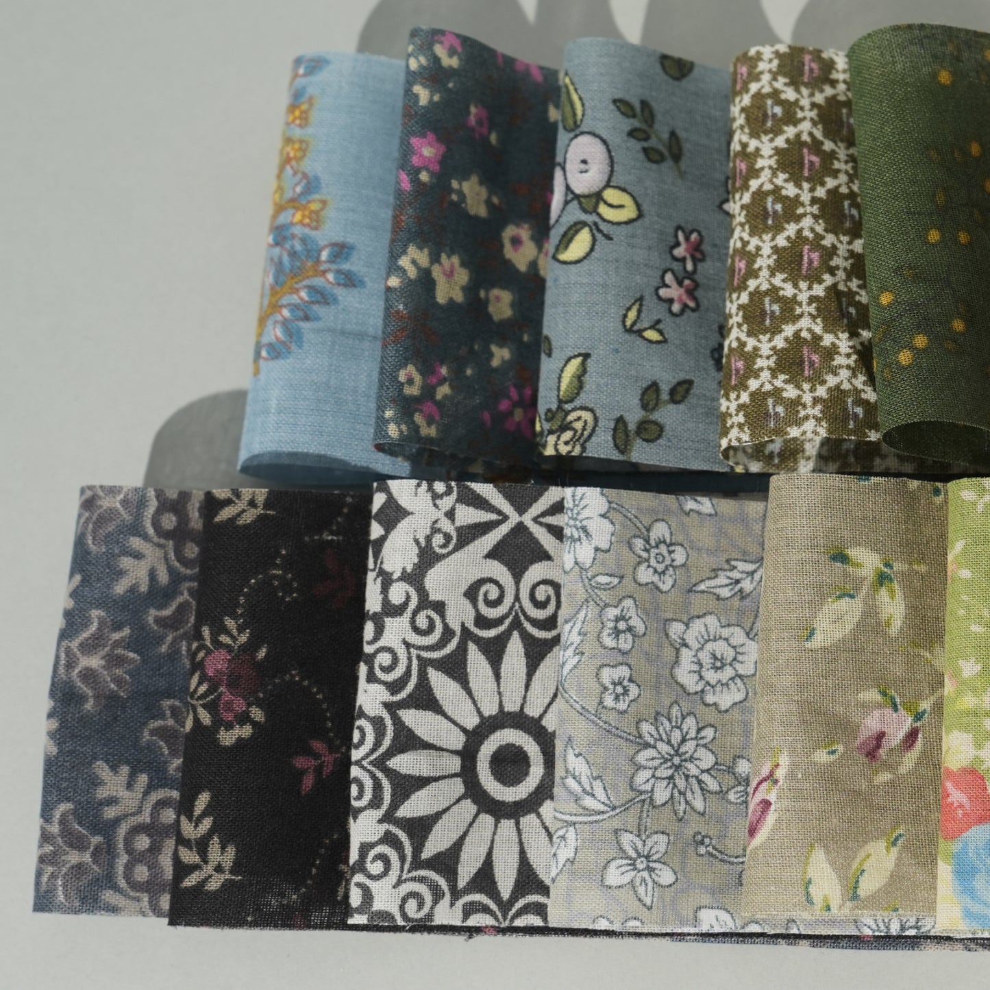 Quilting Fabric Jelly Roll 40 Strip Precut Cotton Strips 2.5" x 40"in Antique Blossom