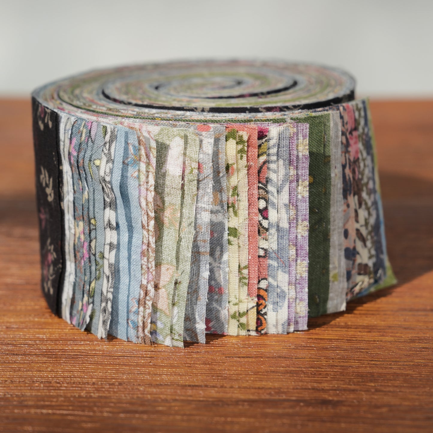 Quilting Fabric Jelly Roll 40 Strip Precut Cotton Strips 2.5" x 40"in Antique Blossom