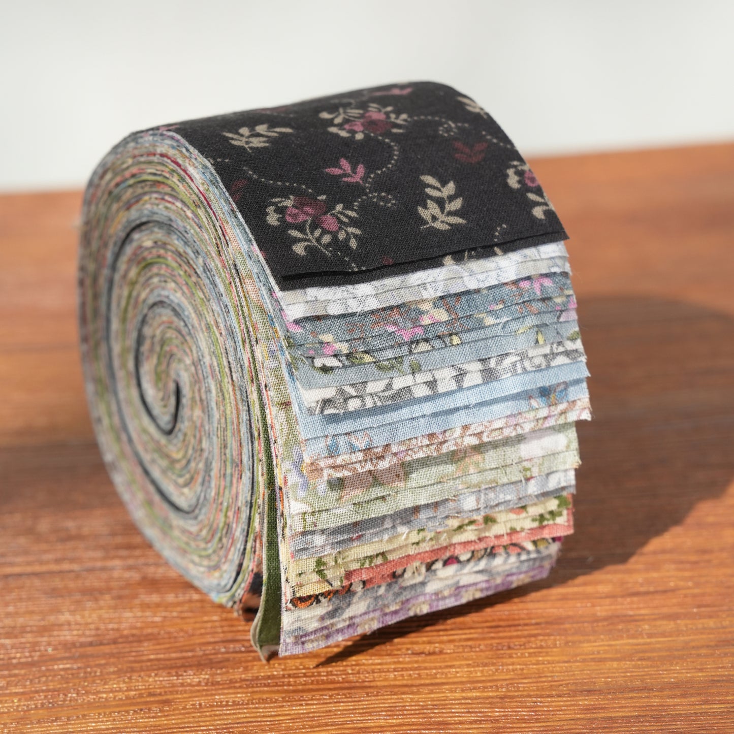 Quilting Fabric Jelly Roll 40 Strip Precut Cotton Strips 2.5" x 40"in Antique Blossom