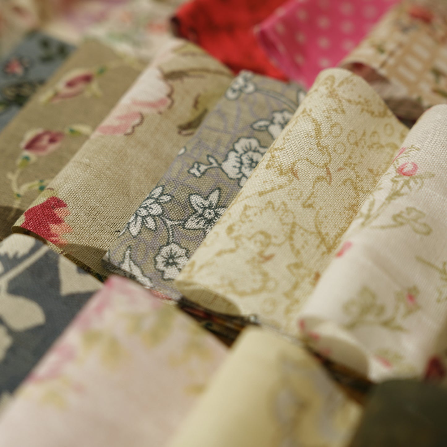 Quilting Fabric Jelly Roll 40 Strip Precut Cotton Strips 2.5" x 40"in Autumn Floral